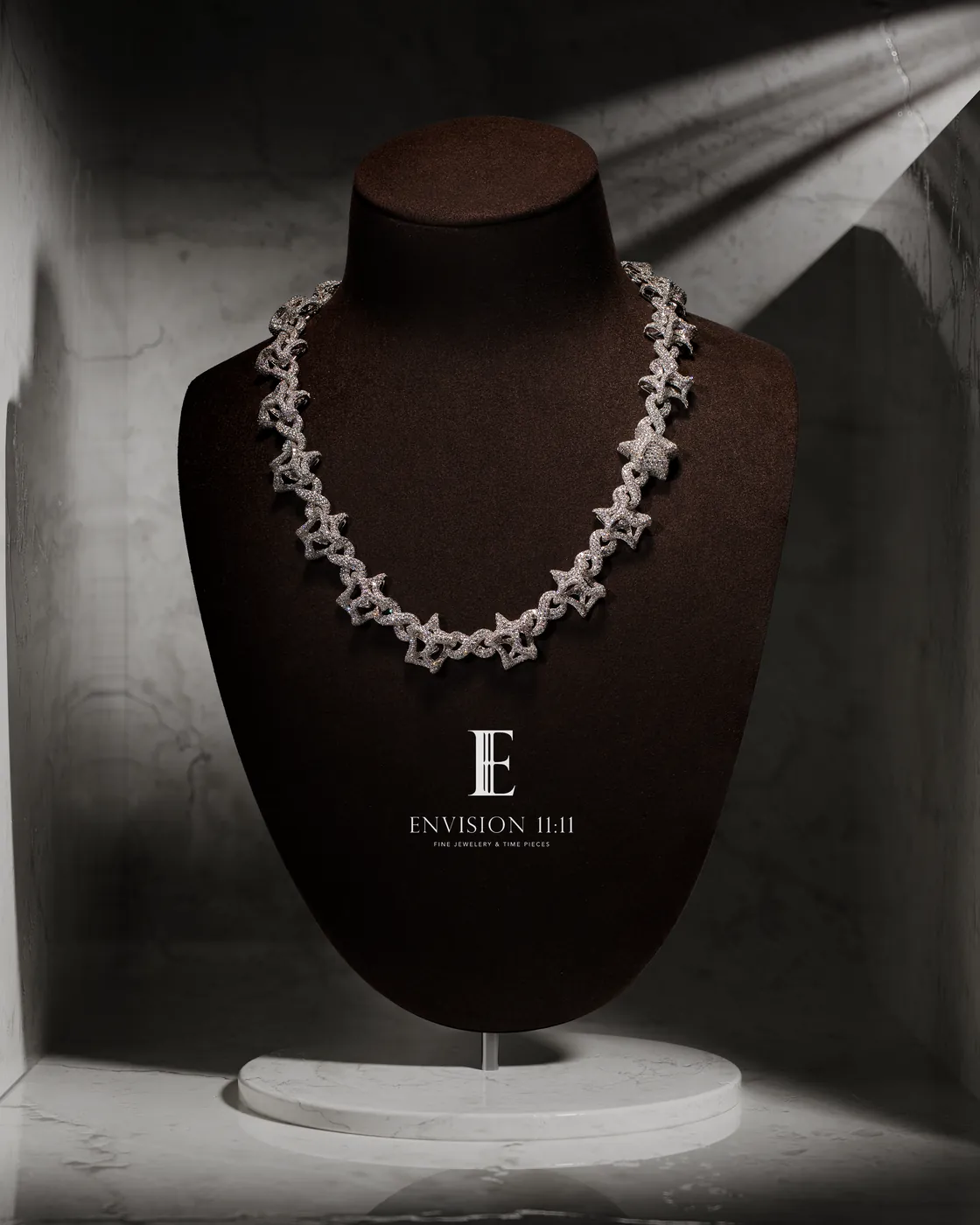 Diamond star chain, full view