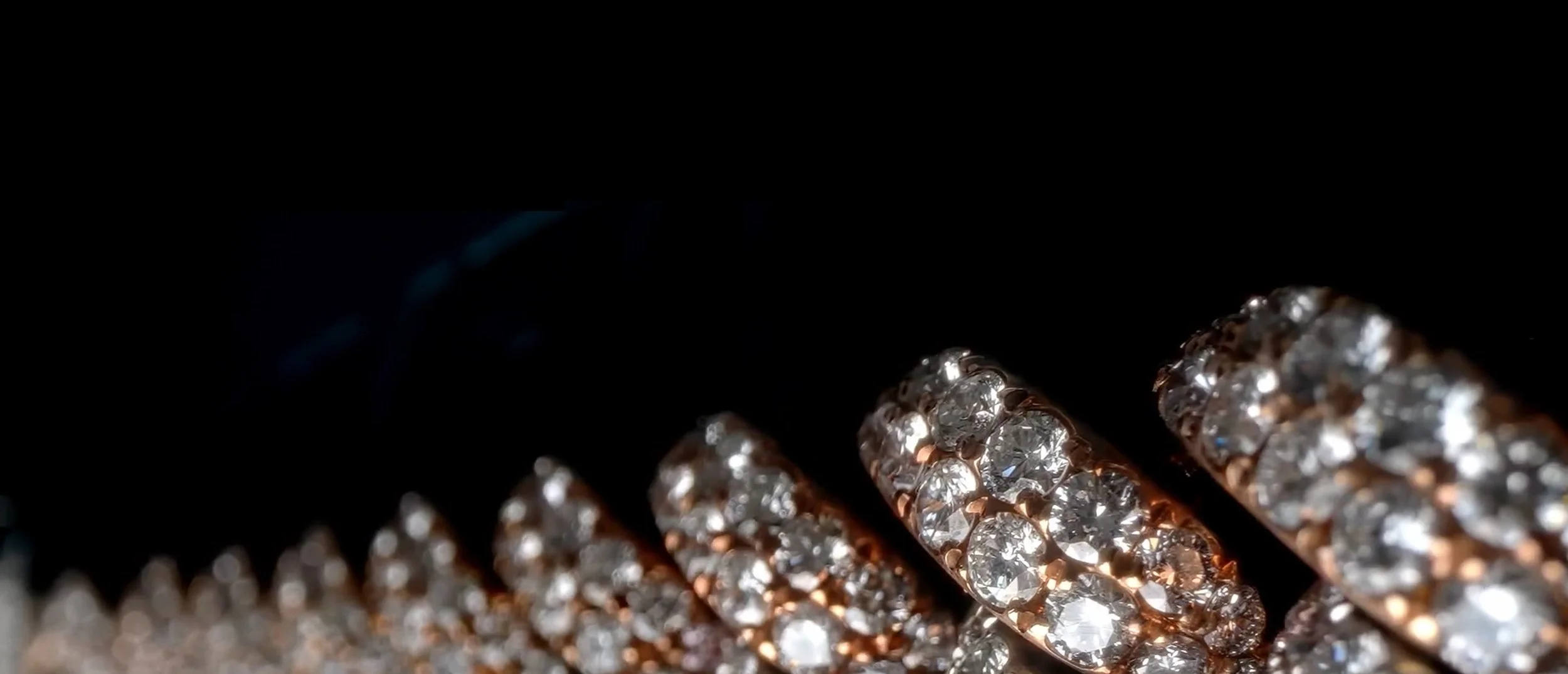 Pavé diamond and rose gold Cuban link, detail