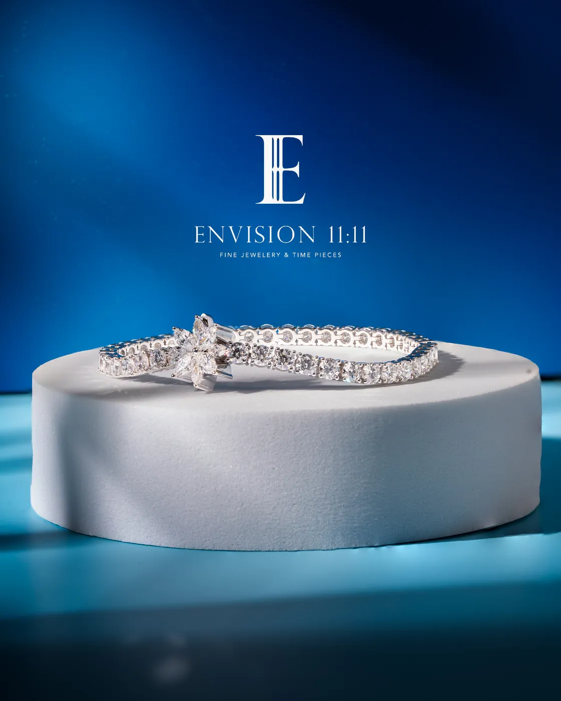 Star tennis bracelet clasp detail